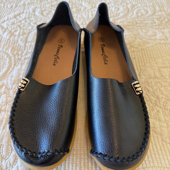 COMFORTABLE black leather loafers with non-slip tread, women's 9 - Picture 1 of 5